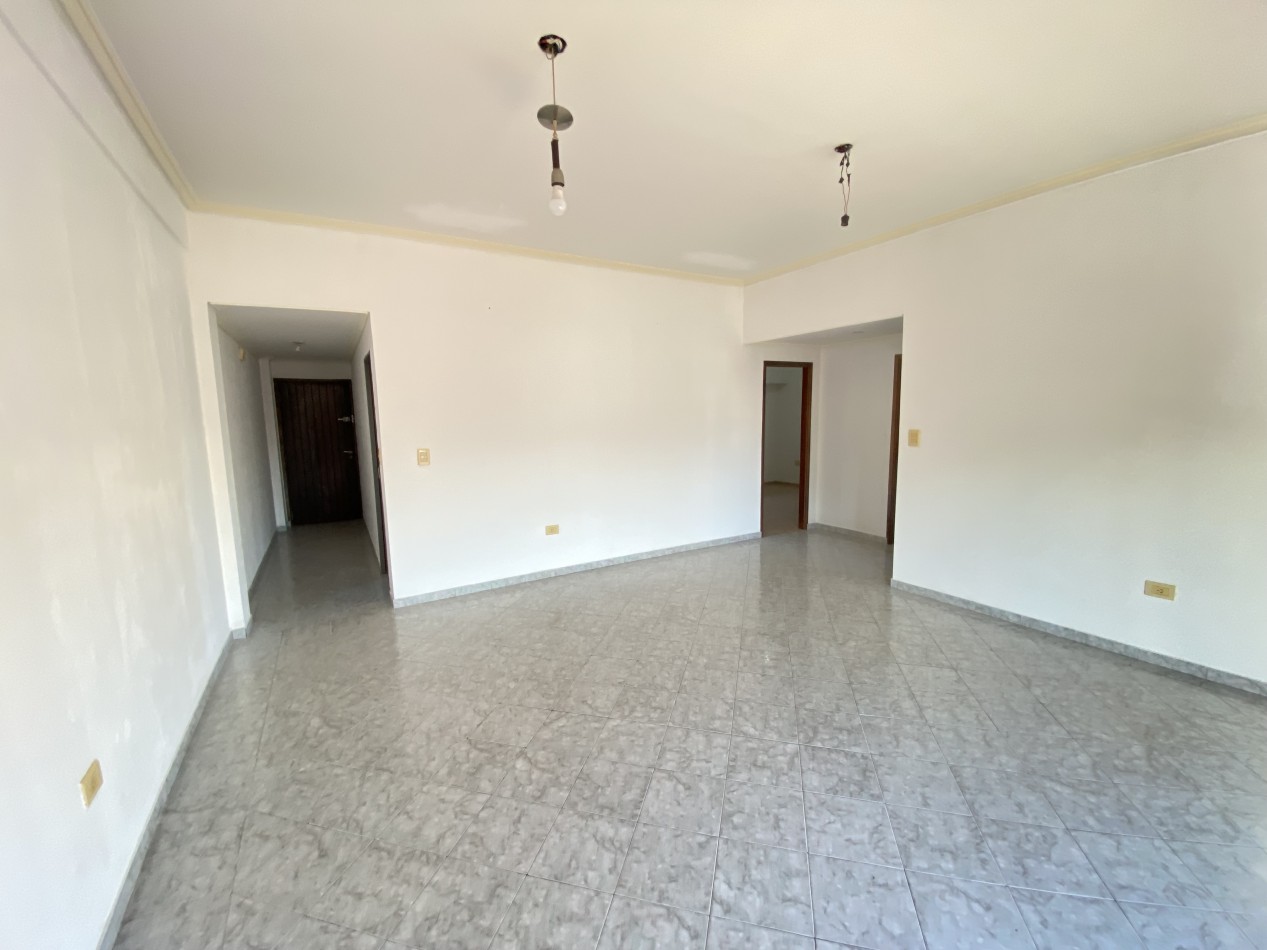 PASAJE KING 936 2° PISO A - CIUDAD MADERO -  3 AMBIENTES