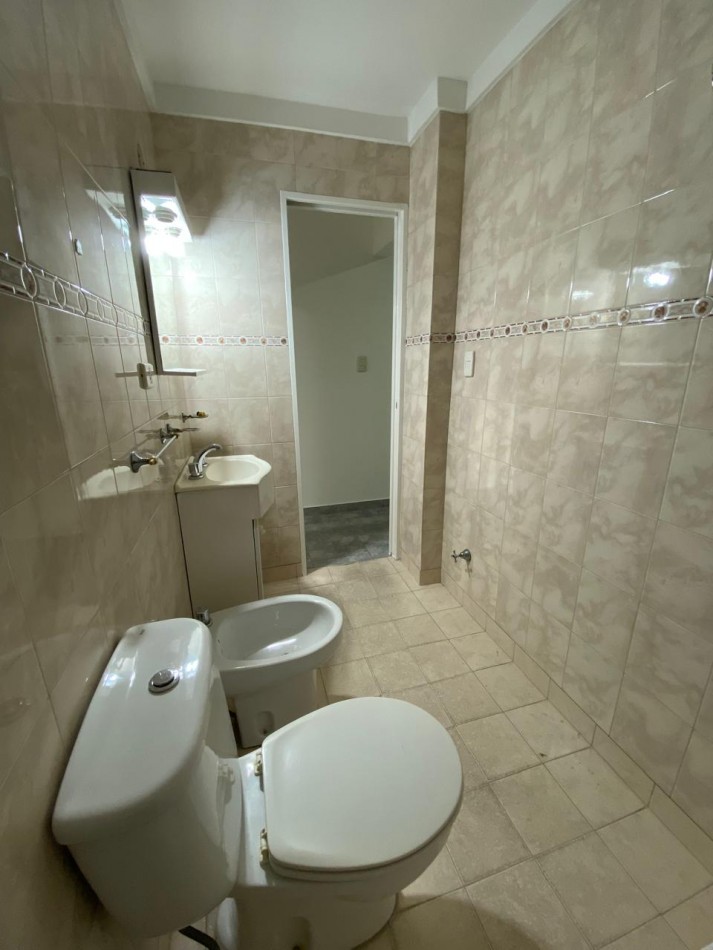 AV. VELEZ SARFIELD 451 2° I- CIUDAD MADERO - 2 AMBIENTES | Anzalone Propiedades