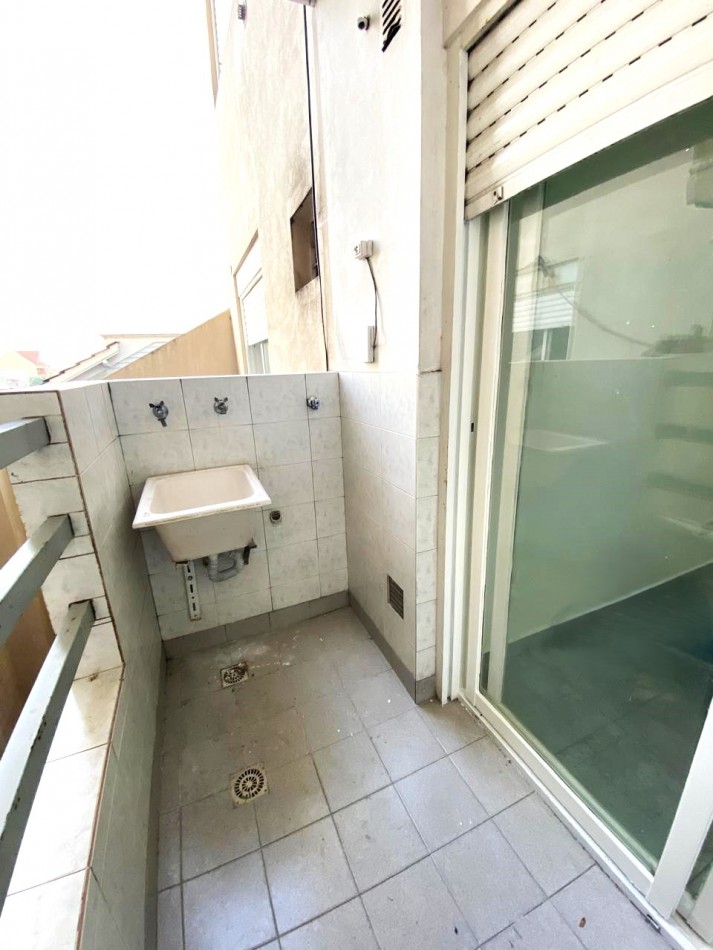 AV. VELEZ SARFIELD 451 2° I- CIUDAD MADERO - 2 AMBIENTES | Anzalone Propiedades