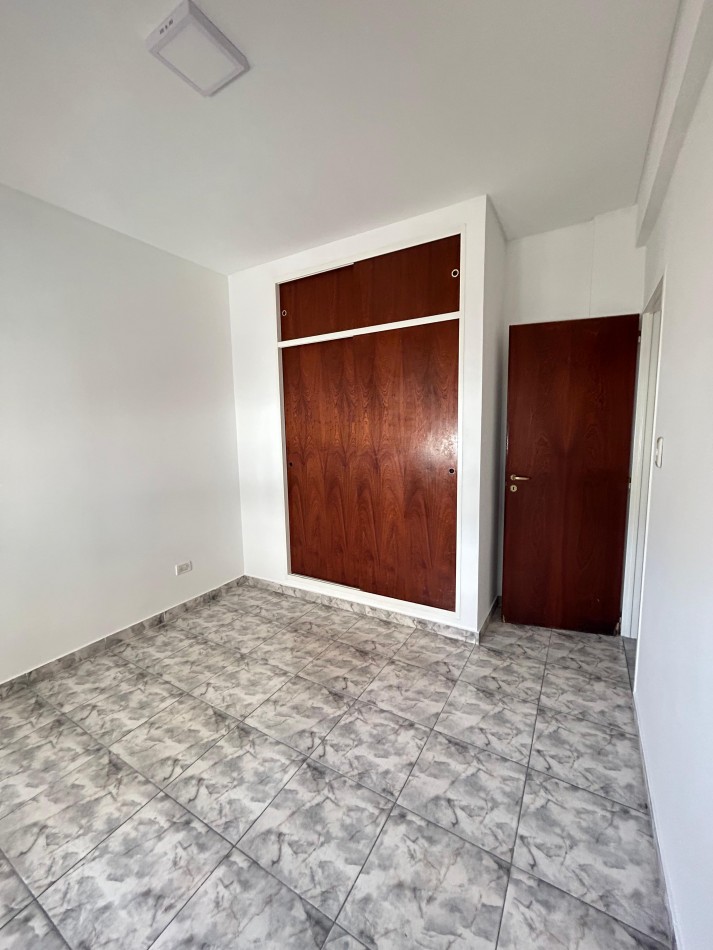 AV. VELEZ SARFIELD 451 2° I- CIUDAD MADERO - 2 AMBIENTES | Anzalone Propiedades