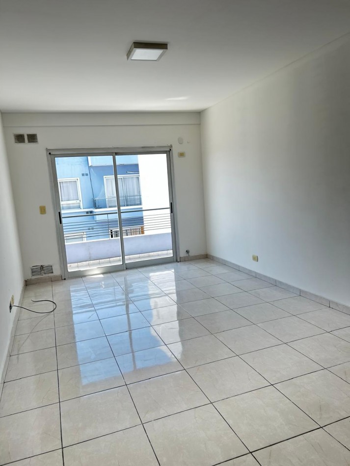 AV. VELEZ SARFIELD 547 3° 4 - CIUDAD MADERO - 2 AMBIENTES | Anzalone Propiedades