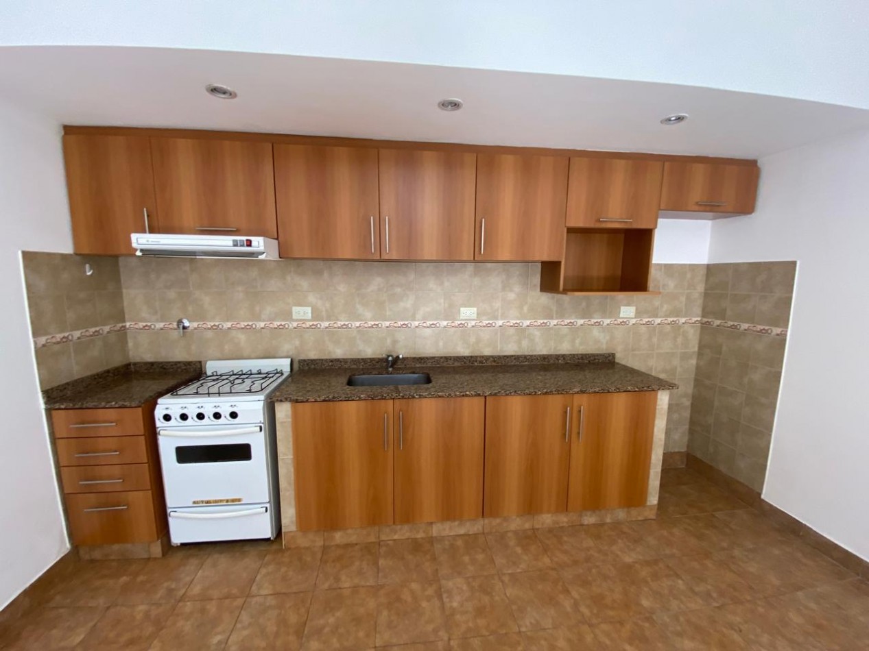 RIVERA 1112 P.B N°4- CIUDAD MADERO - 2 AMBIENTES CON PATIO | Anzalone Propiedades