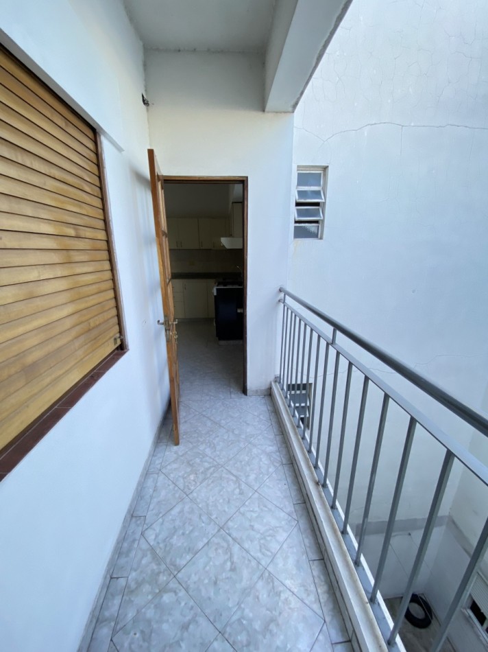 PASAJE KING 936 2° PISO A - CIUDAD MADERO -  3 AMBIENTES