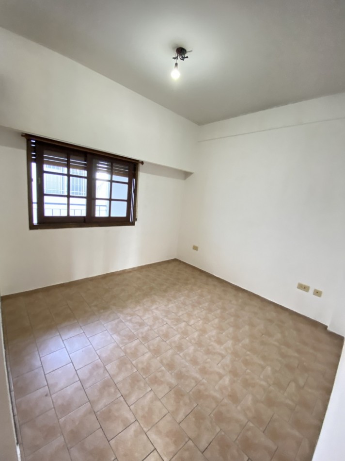 PASAJE KING 936 2° PISO A - CIUDAD MADERO -  3 AMBIENTES