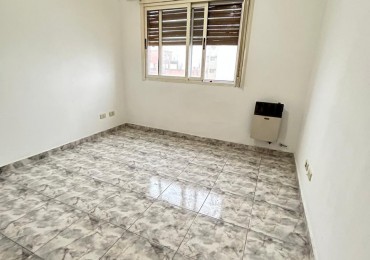AV. VELEZ SARFIELD 451 4° D - CIUDAD MADERO - 2 AMBIENTES | Anzalone Propiedades